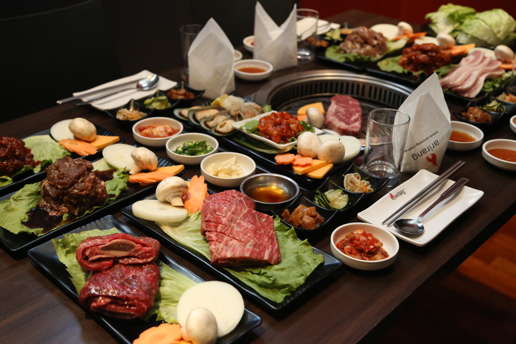 스틸 아리랑~푸짐하고 값싼 점심 스페셜 운영중...푸짐한 고기와 다양한 정통 한식을 무제한(All-You-Can-Eat) 또는 단품으로 즐길 수 있는 인기 맛집